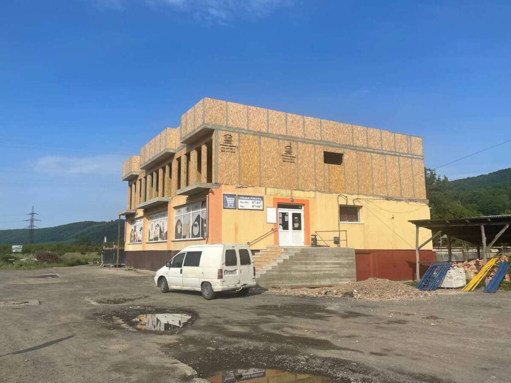 budynok zakarpattya 300 20250626 31 будівництво