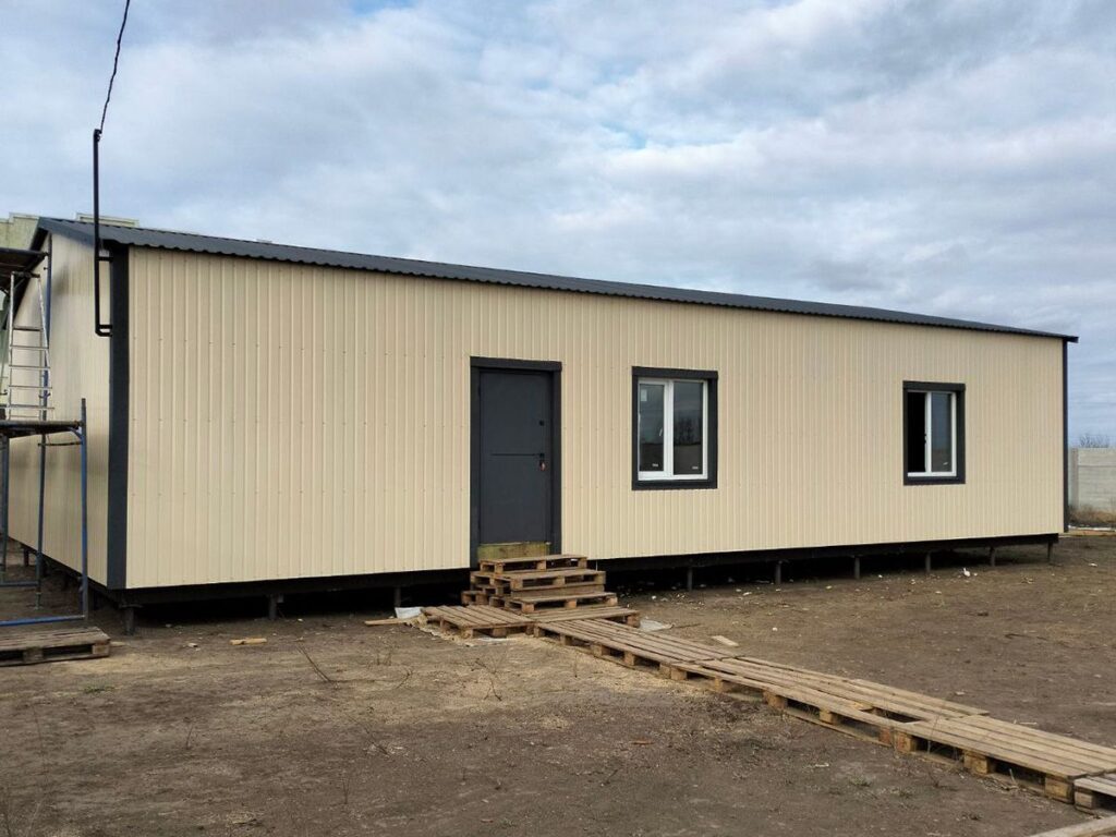 Металочерепиця на дах та вентильовані фасади у СІП будинку 36 будівництво 12.1 min 1 будівництво