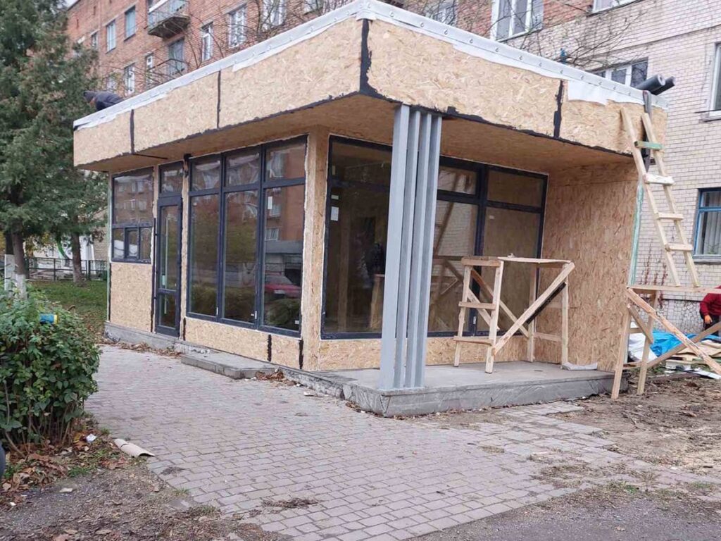 Металочерепиця на дах та вентильовані фасади у СІП будинку 19 будівництво 5.1 min 1 будівництво
